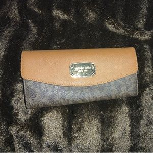 Michael Kors wallet with signature MK.
